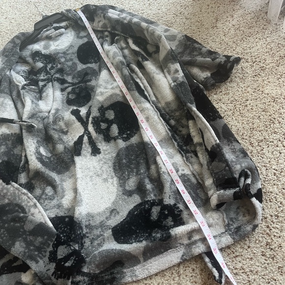 joe boxer kids Skull Patterned Gray and Black robe - Picture 5 of 6